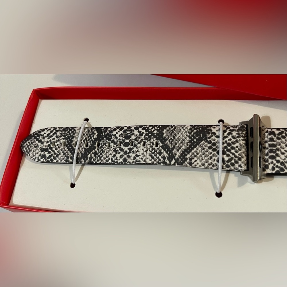 NEW KESSARIS Snakeskin Print Apple Watch Band. - Picture 2 of 4